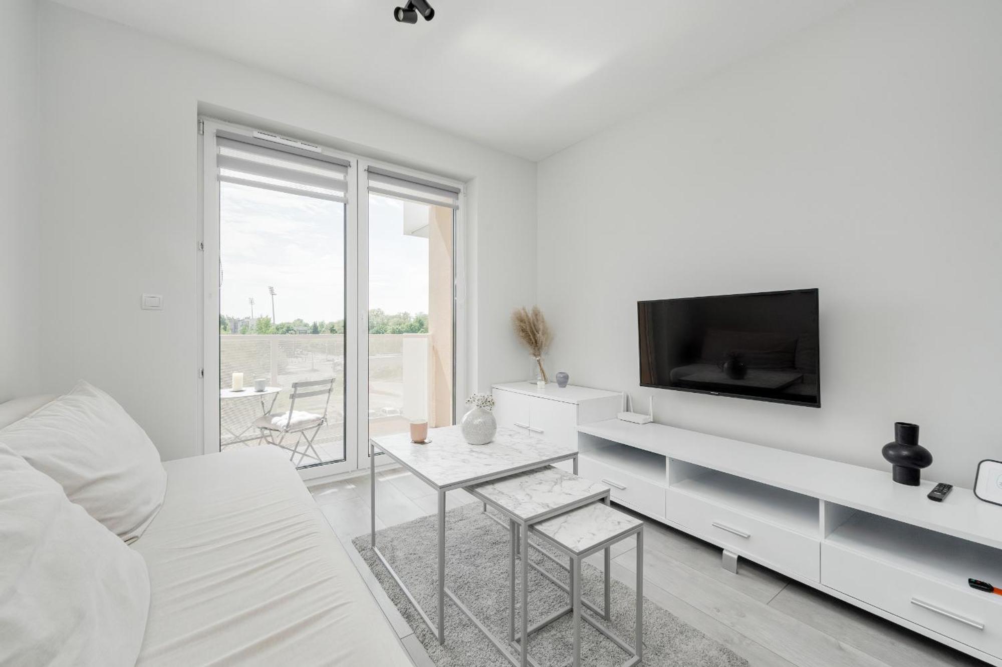 Miedziana Bright With Balcony And Parking By Renters Apartment