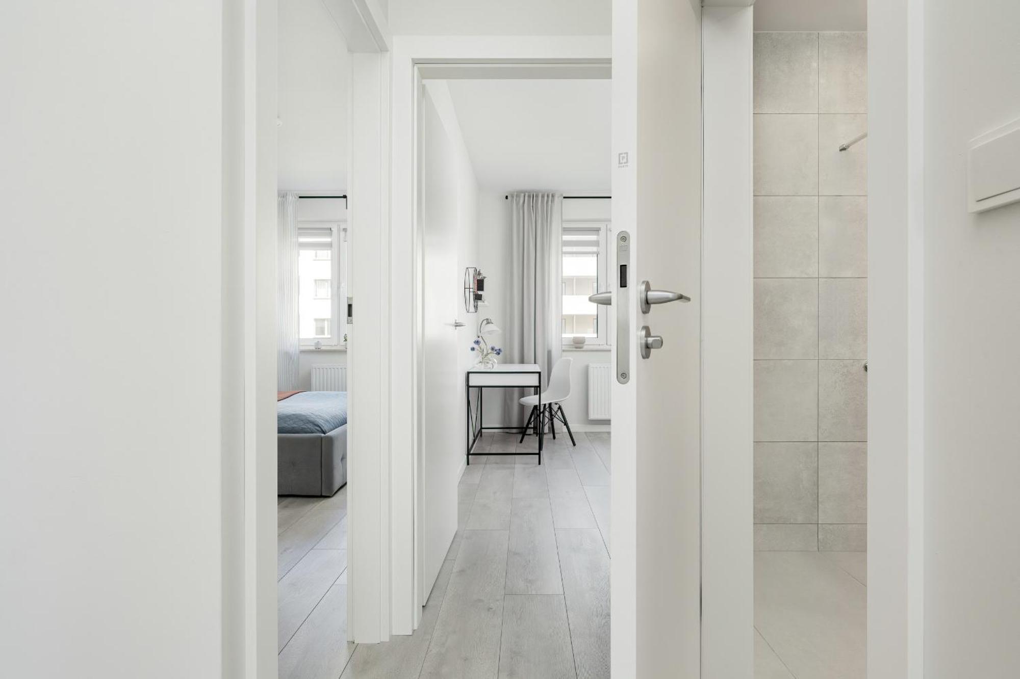 Miedziana Bright With Balcony And Parking By Renters * Wroclaw