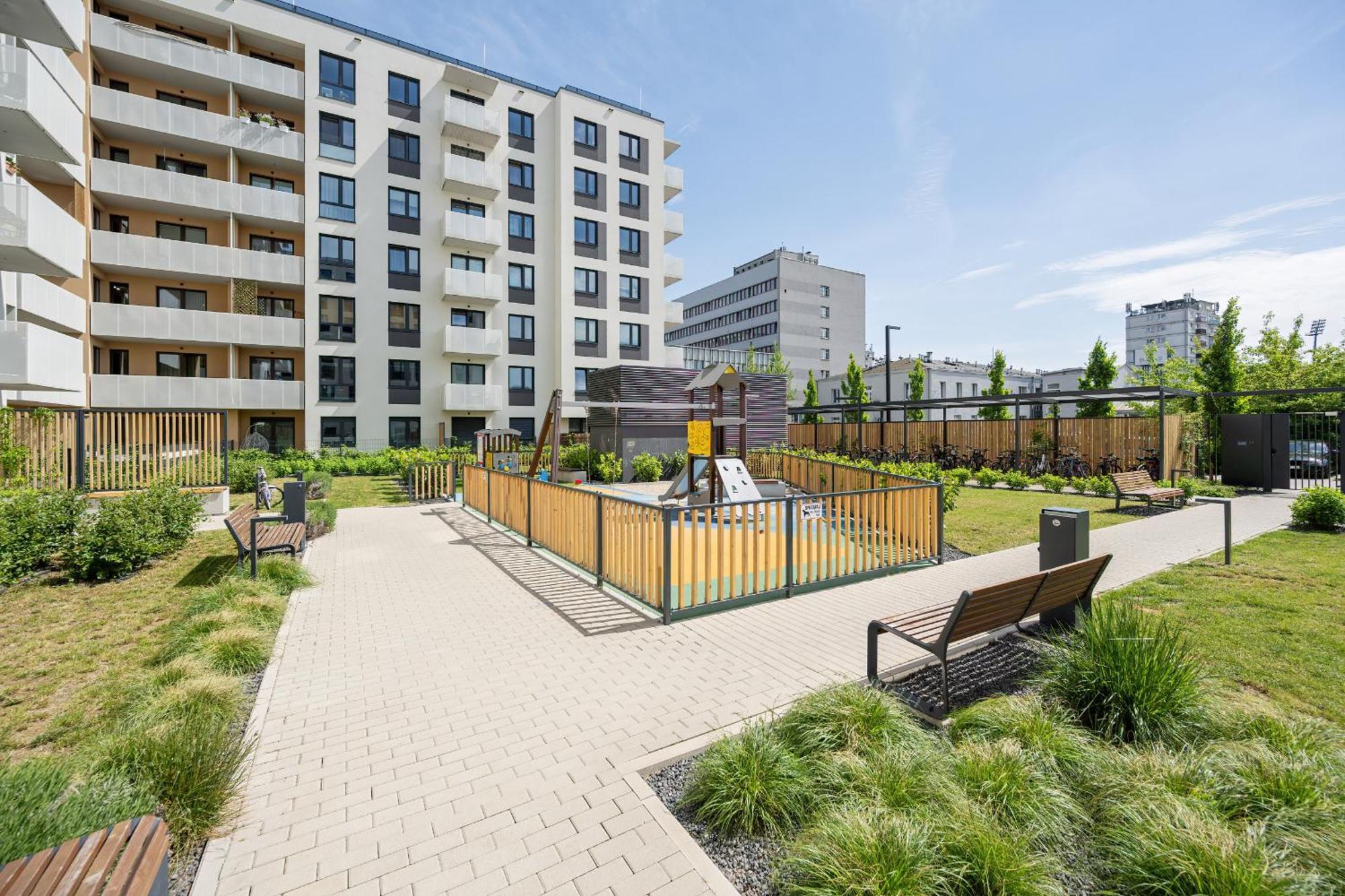 Apartment Miedziana Bright With Balcony And Parking By Renters