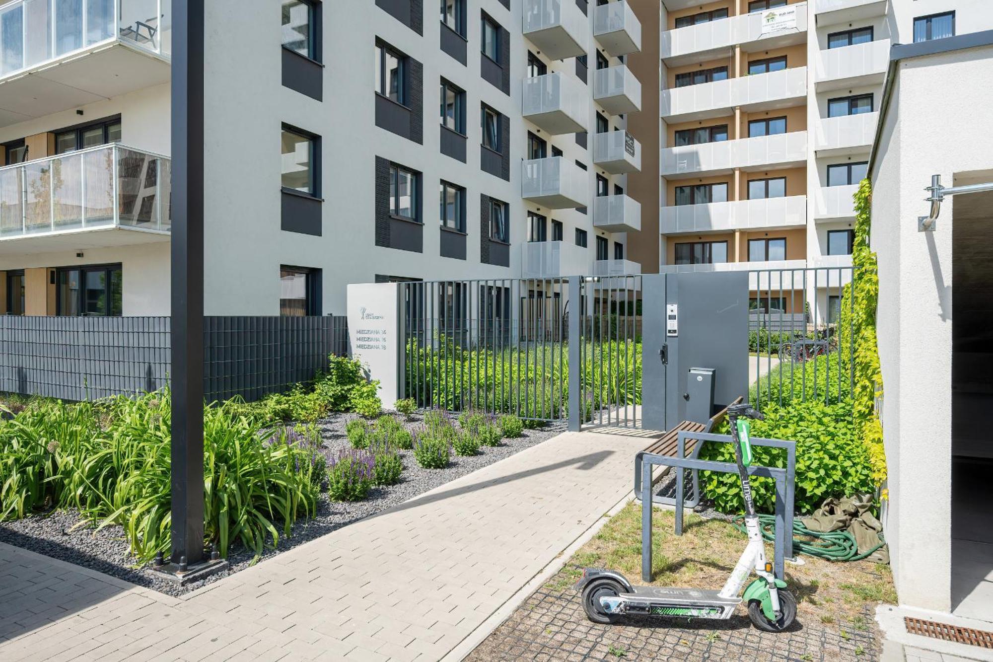 Miedziana Bright With Balcony And Parking By Renters Apartment *