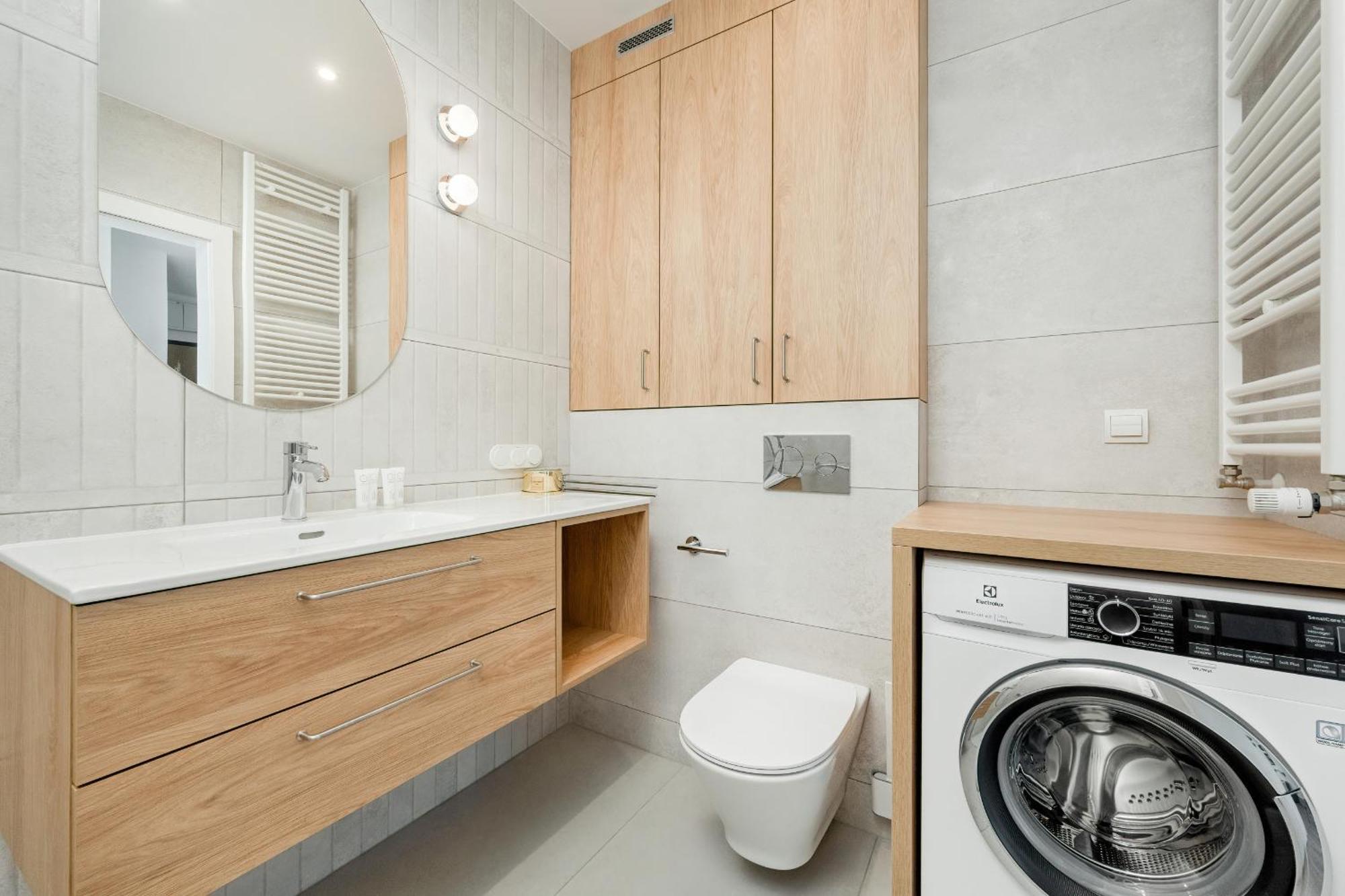 Miedziana Bright With Balcony And Parking By Renters Apartment