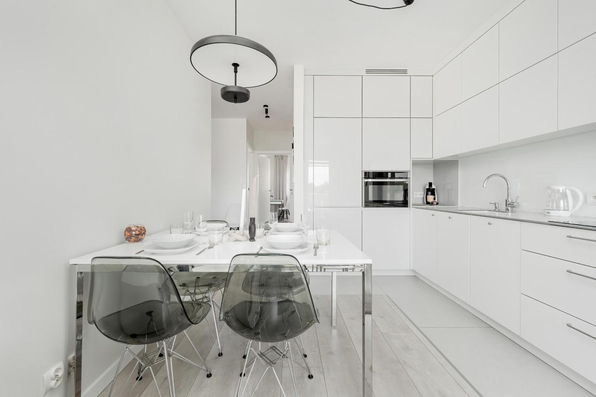 Apartment Miedziana Bright With Balcony And Parking By Renters